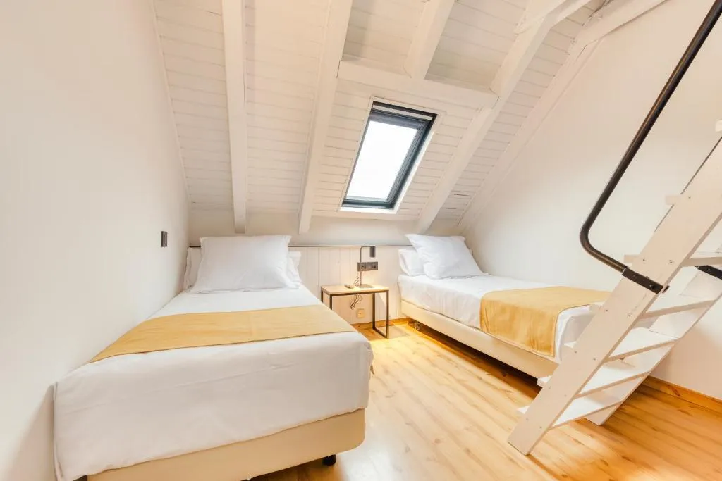 QUADRUPLE DUPLEX Room, Viella, Costa Brava