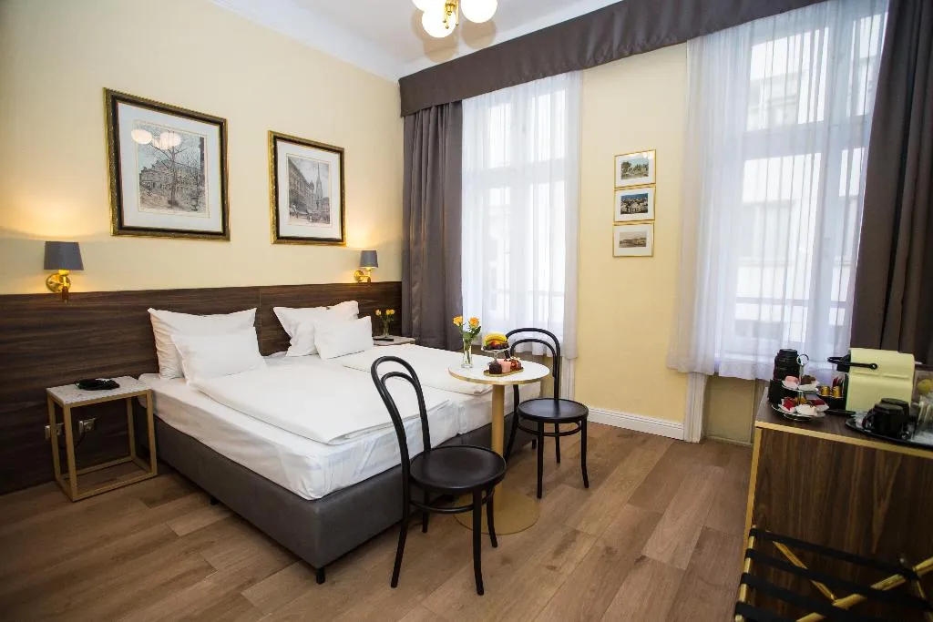 DOUBLE COMFORT Room, City Pension Stephansplatz self check in, Vienna