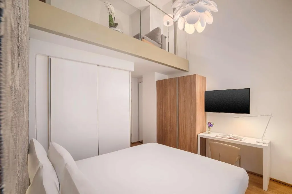 DOUBLE SUPERIOR Room, Avani Palazzo Moscova Milan Hotel, Milan