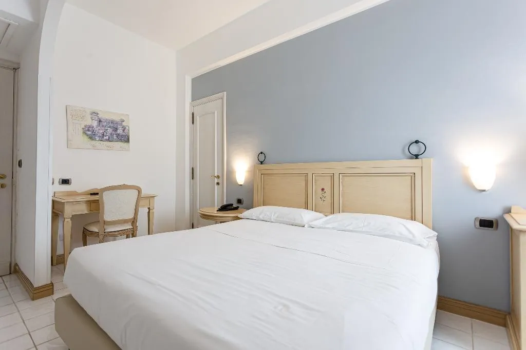 FAMILY ROOM CAPACITY 5 Room, Cavalluccio Marino Hotel, Rome