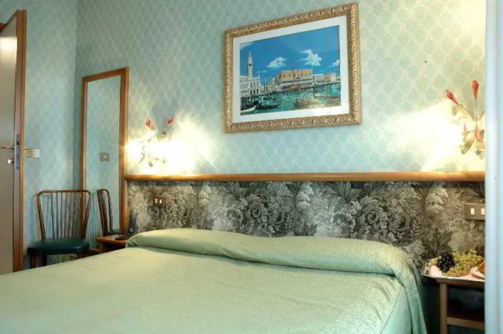 Double or Twin STANDARD Room, Venezia Hotel, Venice
