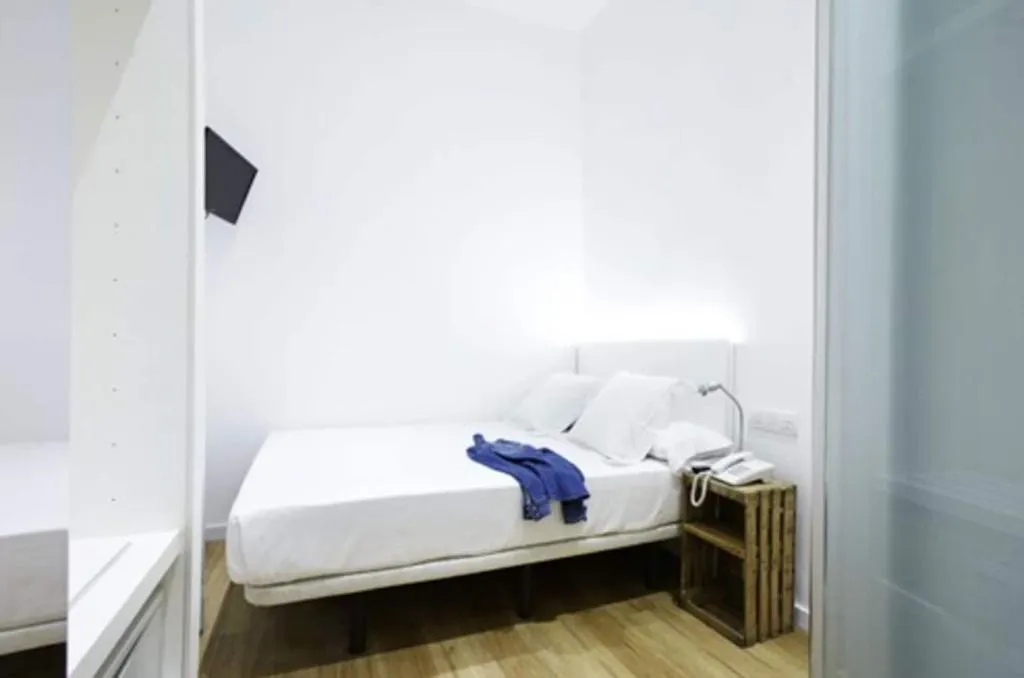 Room, Som Nit Born, Barcelona