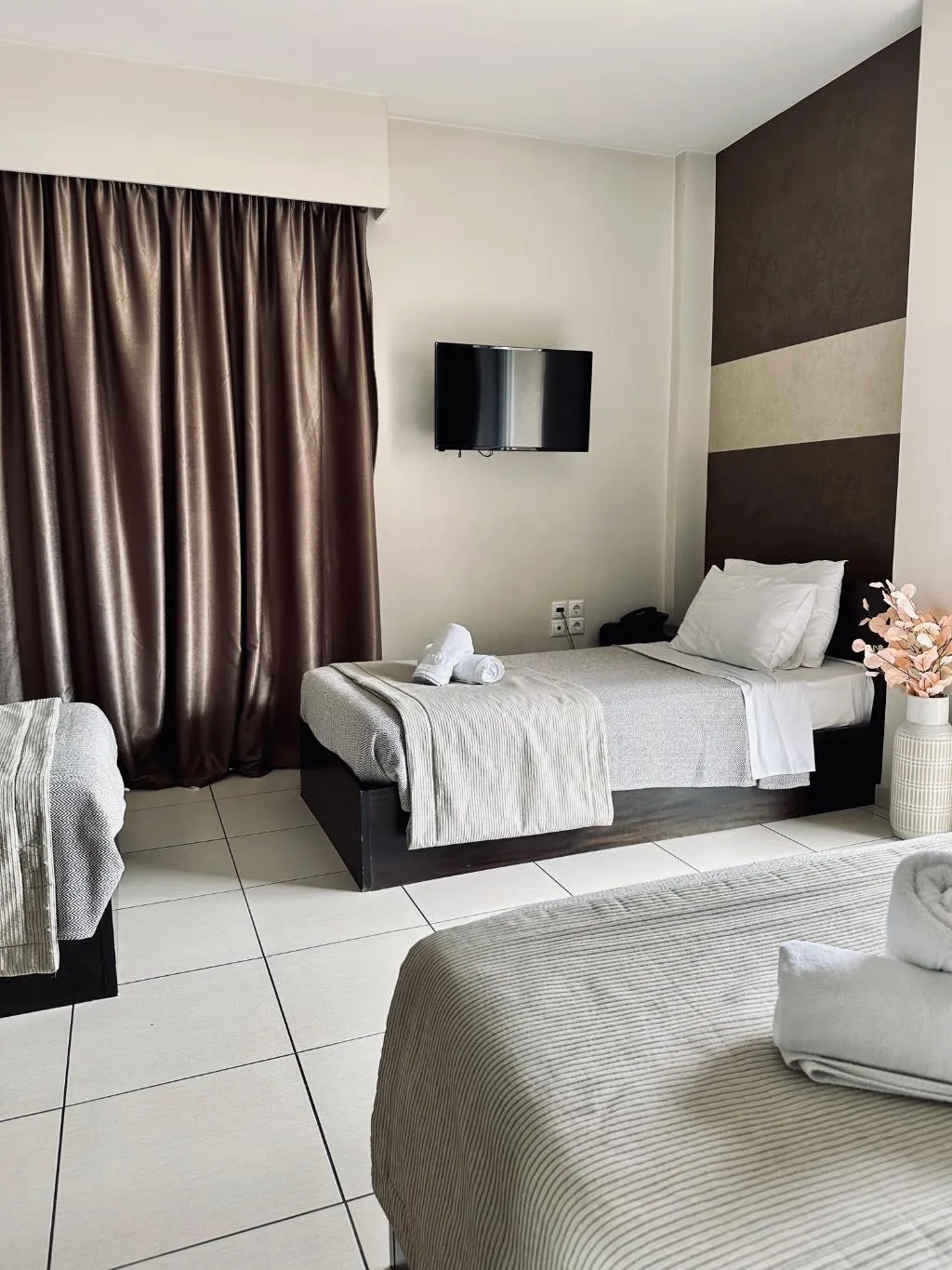 TRIPLE STANDARD Room, Mc Queen, Athens