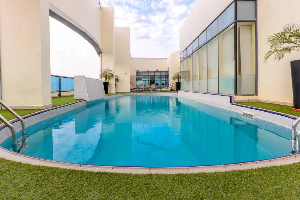 Pool, First Central Hotel Suites, Dubai