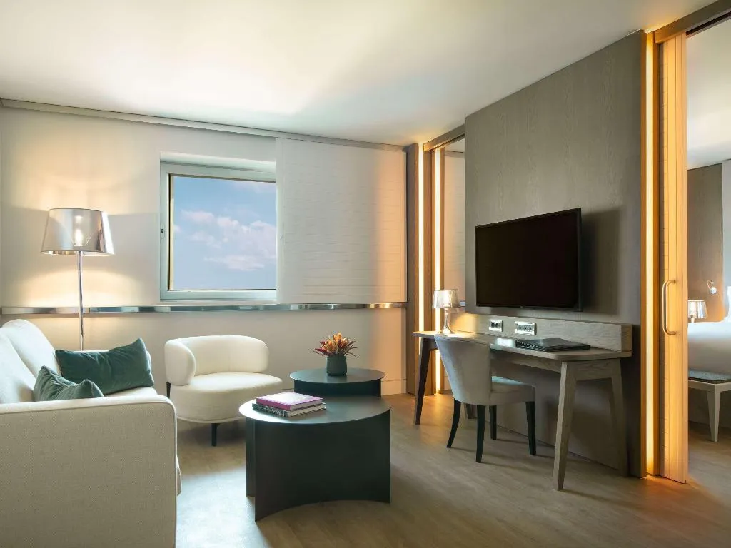 SUITE CLUB KING BED Room, Sofitel Athens Airport, Athens
