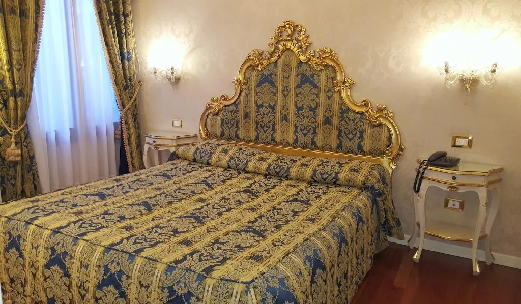 DOUBLE STANDARD Room, Casa Pisani Canal, Venice