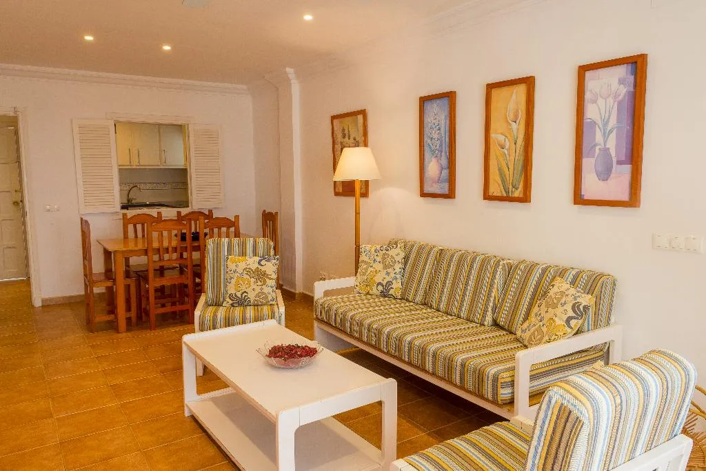APARTMENT CAPACITY 6 TWO BEDROOMS Room, Hamilton Court, Menorca