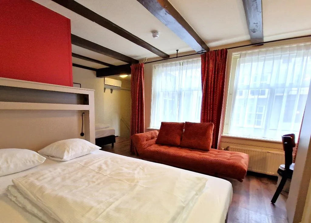 FAMILY ROOM DELUXE Room, A-train, Amsterdam