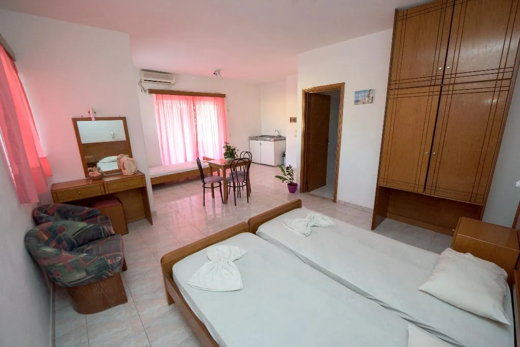 STUDIO CAPACITY 2 Room, Old Windmill Studios, Rhodes