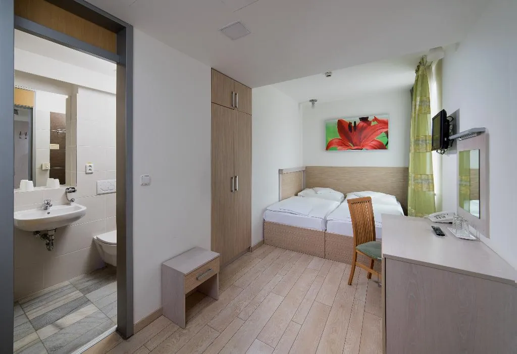 DOUBLE STANDARD Room, Ankora, Prague