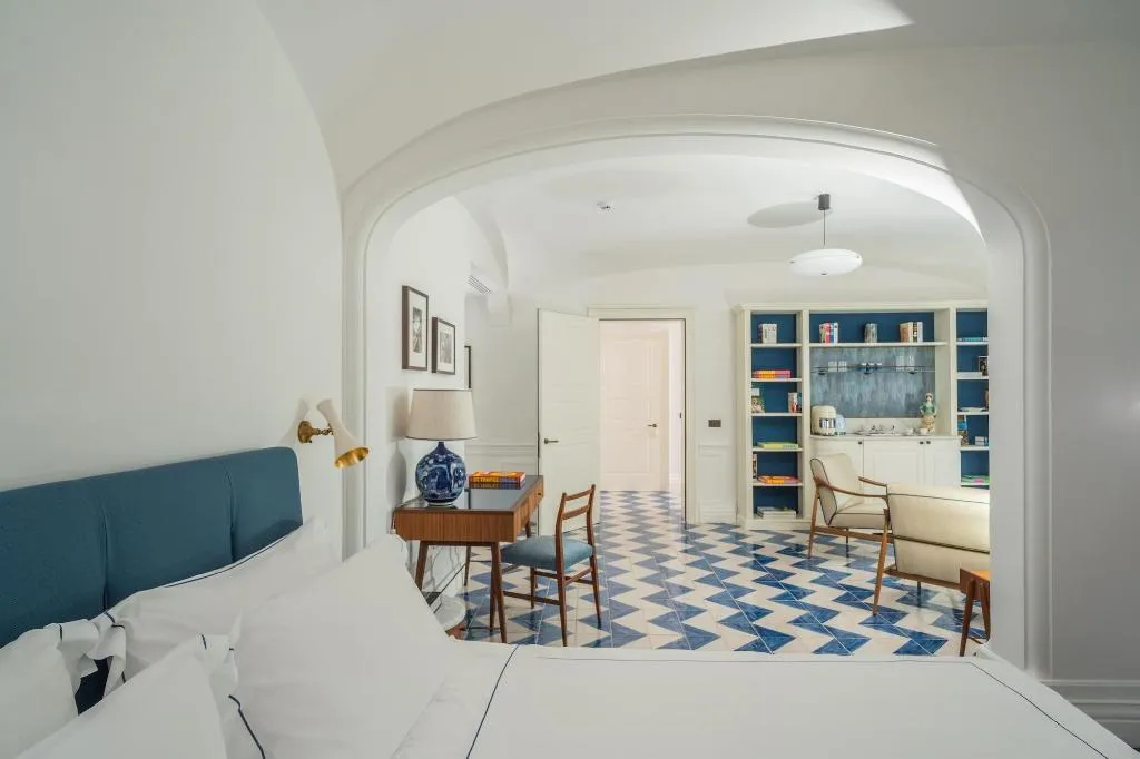 Room, Borgo Santandrea, Naples
