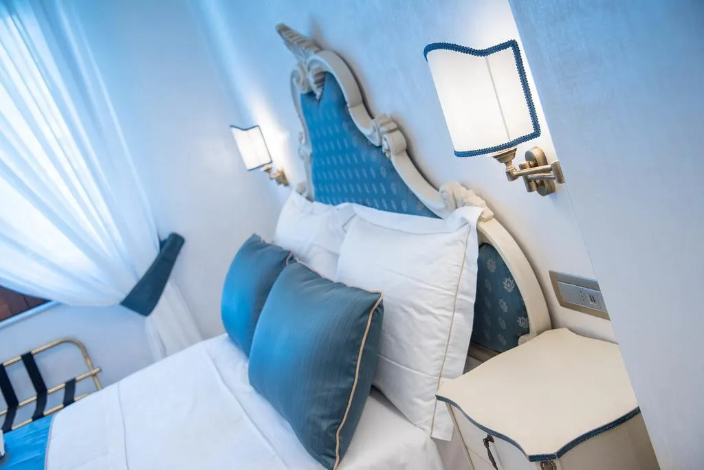 TRIPLE SUPERIOR SEA VIEW Room, B&B Palazzo Montesanto, Naples
