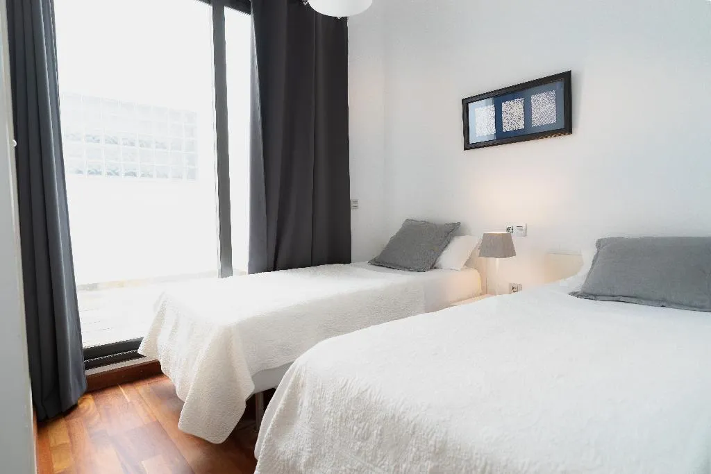 APARTMENT THREE BEDROOMS Room, azz Apartamentos Torre de la Plata, Seville