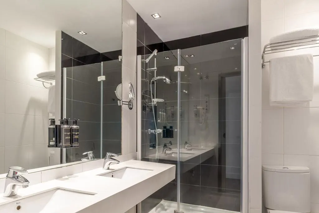 Double or Twin STANDARD Room, Dorma Victoria Palace, Madrid