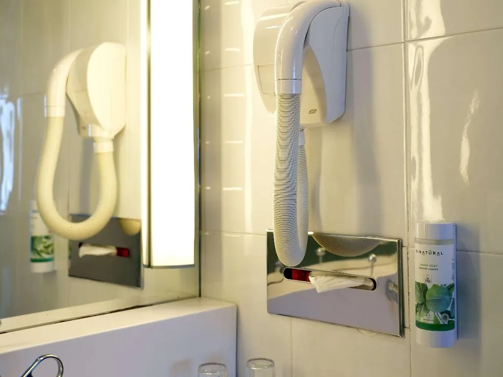 DOUBLE SUPERIOR Room, Novotel Tunis, Tunisia