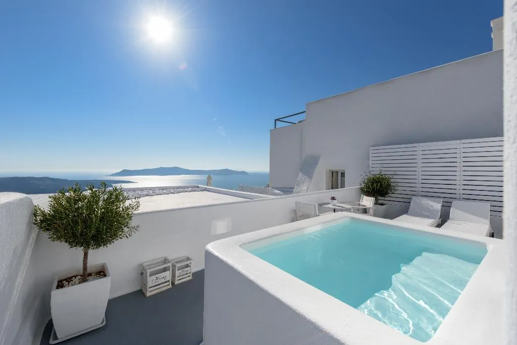 SUITE WITH JACUZZI Room, Kamares Apartments, Santorini