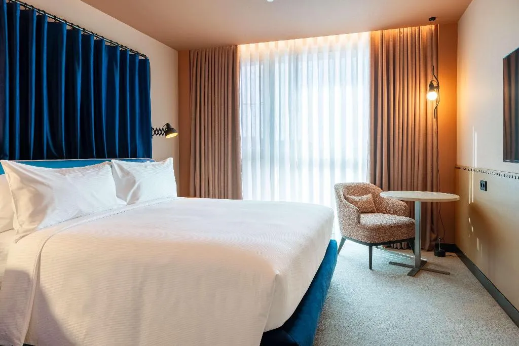 Double or Twin DELUXE KING BED Room, Cenica Porto Hotel, Curio Collection By Hilton, Porto