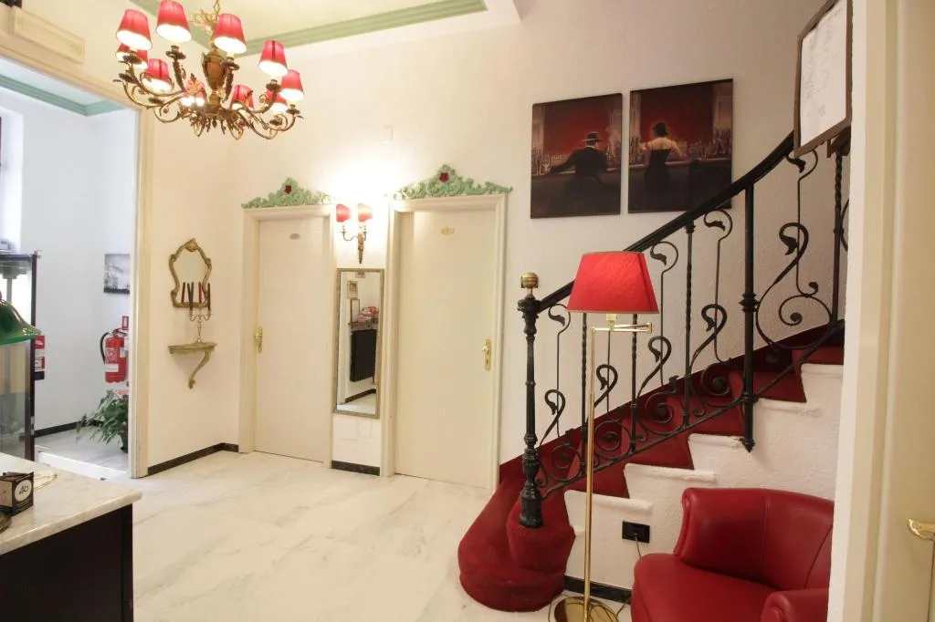 Lobby, Charly, Milan