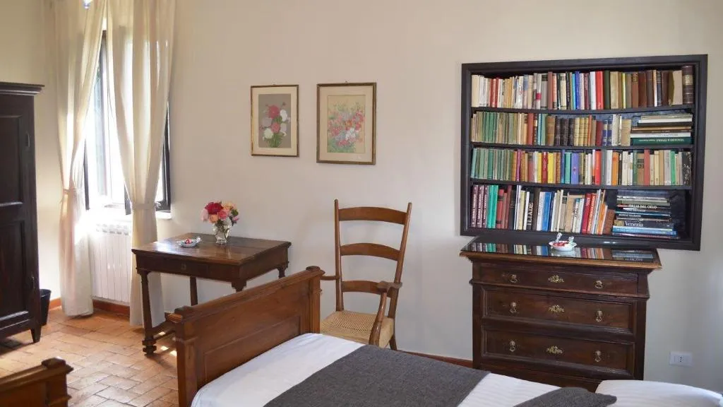 Room, Casale Colleoni, Rome