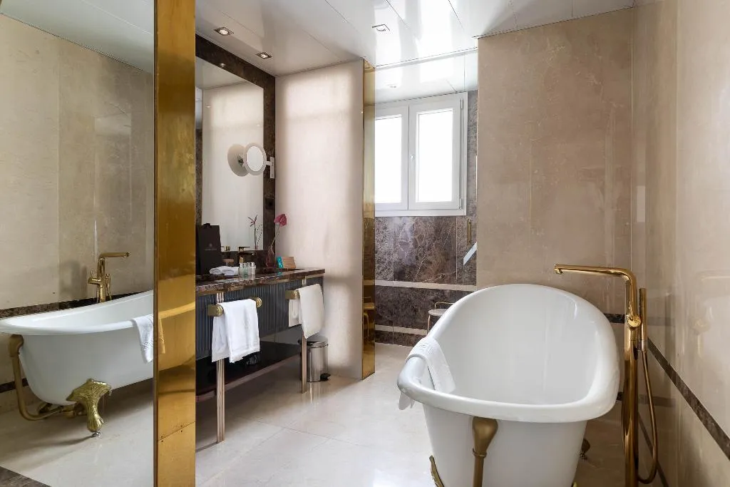 DOUBLE SUPERIOR Room, Wellington Hotel & Spa Madrid, Madrid