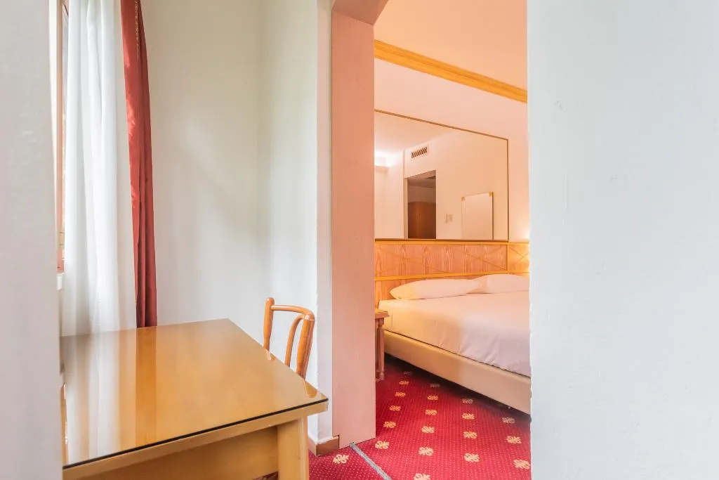 TRIPLE STANDARD Room, Polo, Milan