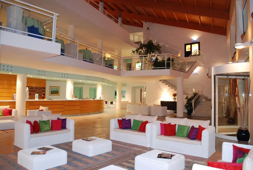Lobby, Luna Lughente, Olbia