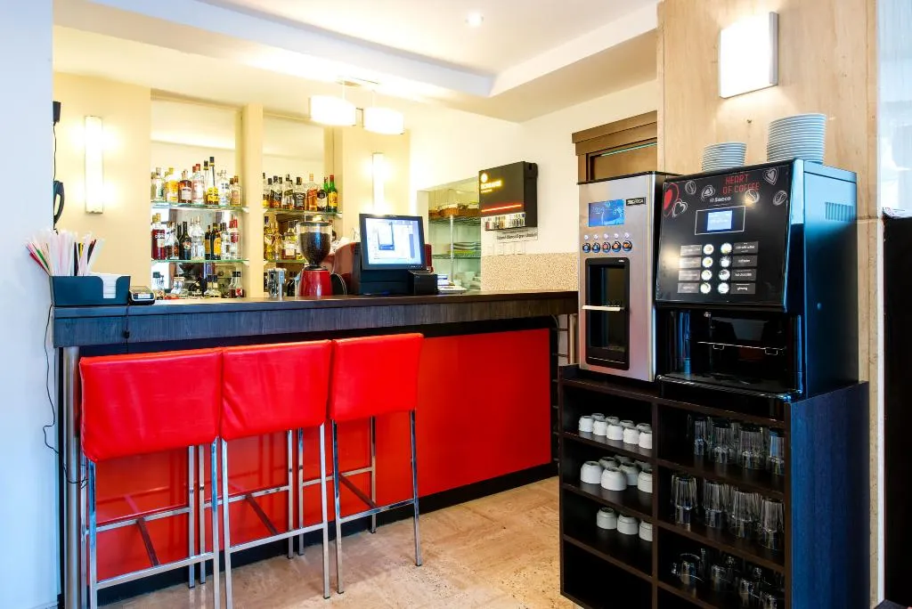 Bar, Duke Armeneasca, Bucharest