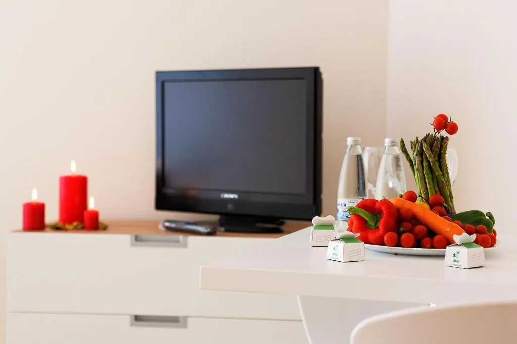 Room, Emberli, Bourgas