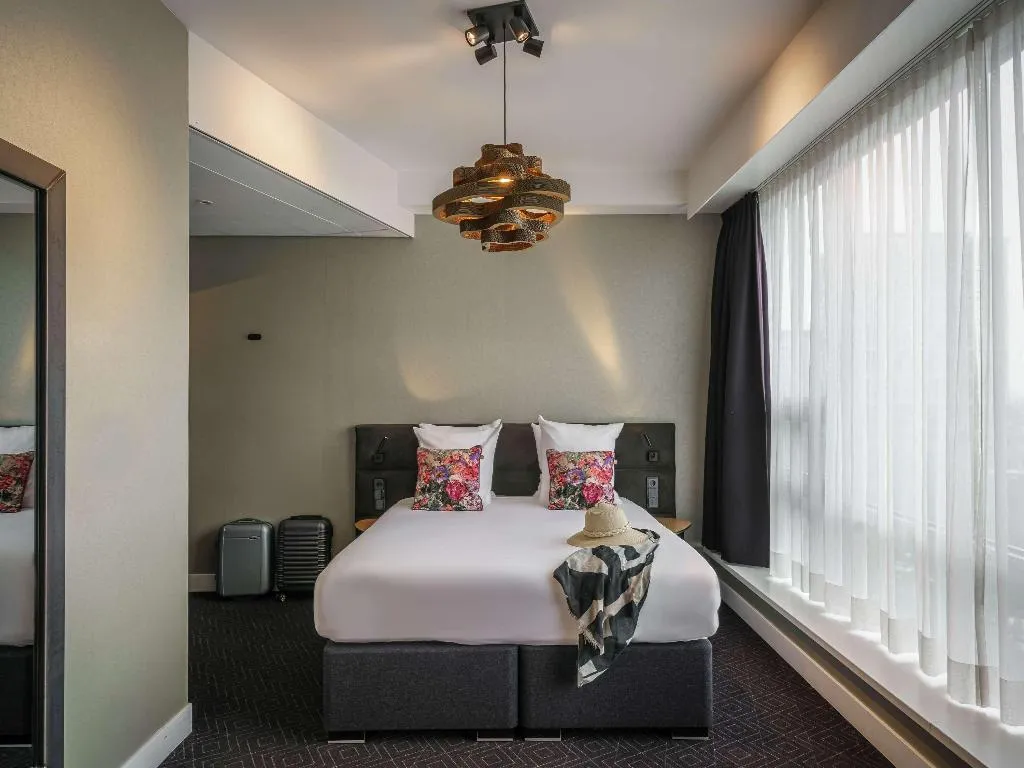 DOUBLE CLASSIC DOUBLE BED Room, Mercure Hotel Amsterdam Sloterdijk Station, Amsterdam