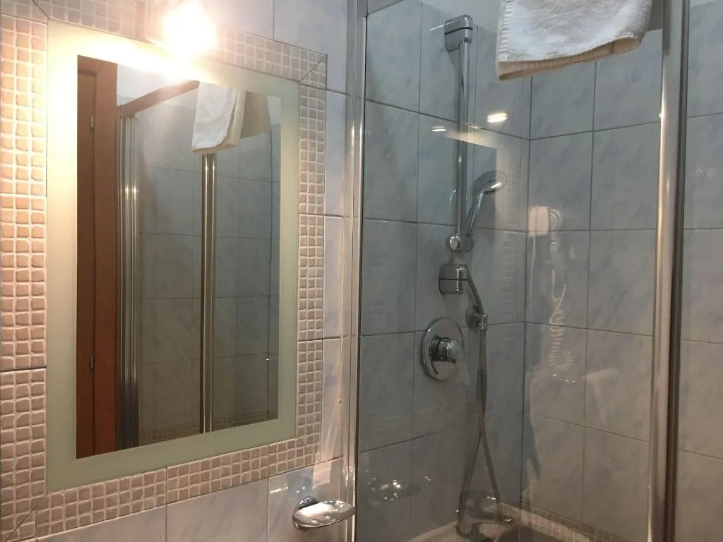 Room, Best Location In Rome, Naples