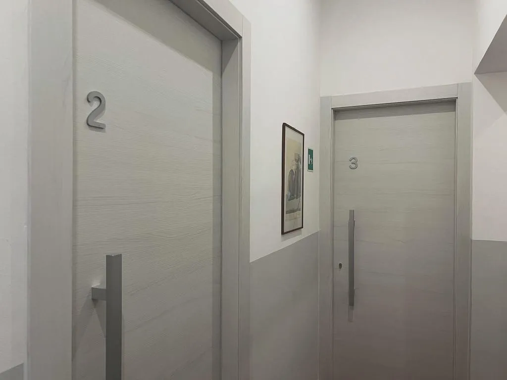Lobby, Sara, Milan