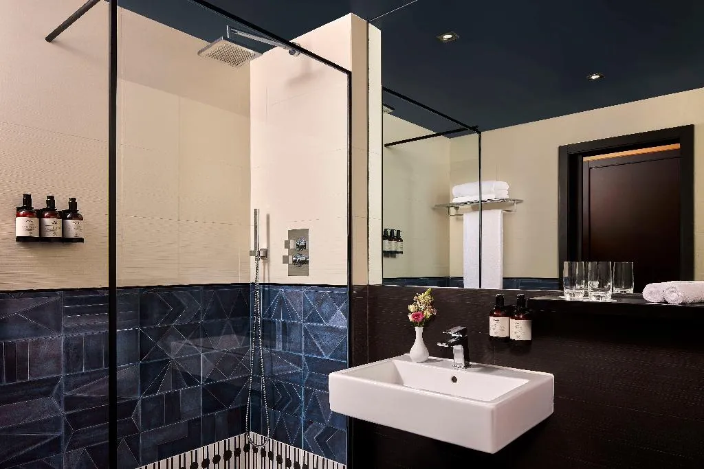 FAMILY ROOM CAPACITY 6 Room, Avani Avenida Liberdade, Lisbon
