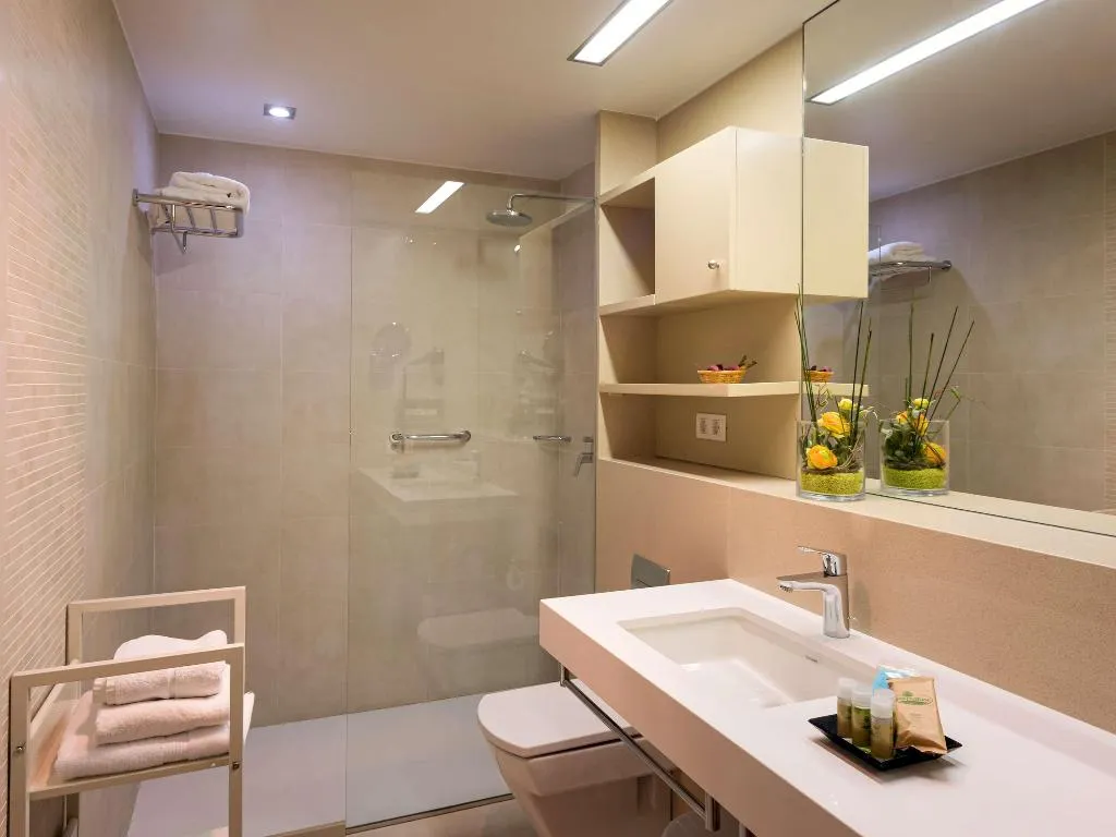 DOUBLE SUPERIOR Room, ibis Styles Figueres Ronda, Costa Brava