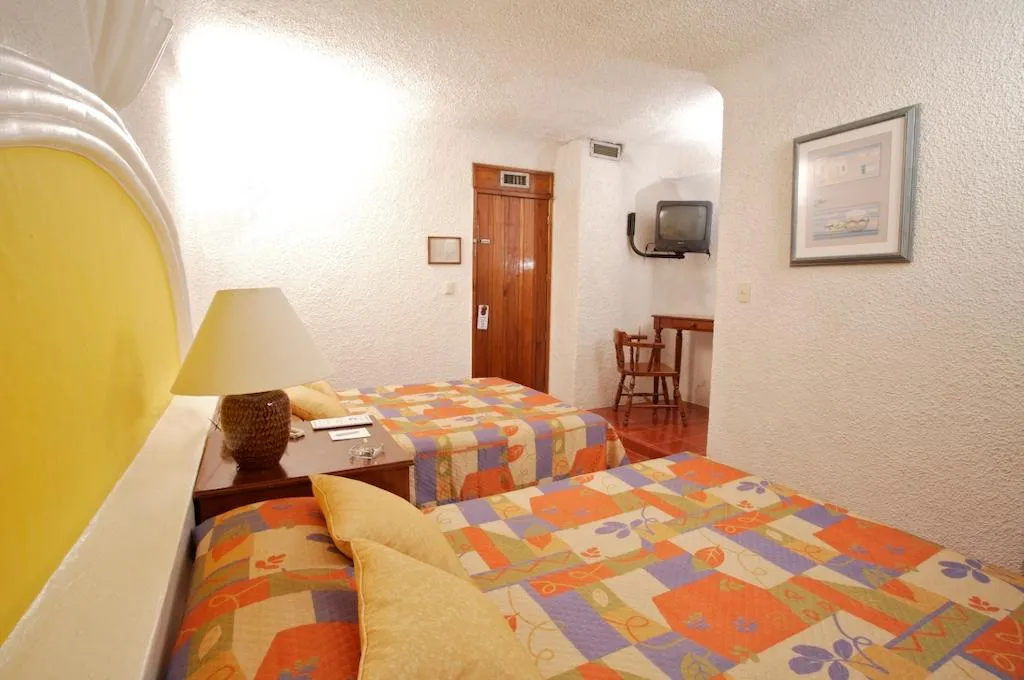 TRIPLE STANDARD Room, Antillano, Cancun Area