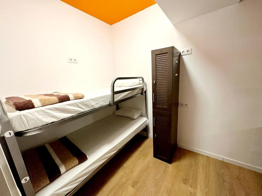 TWIN BUNK BED WITH SHARED BATHROOM Room, Arc House Madrid, Madrid
