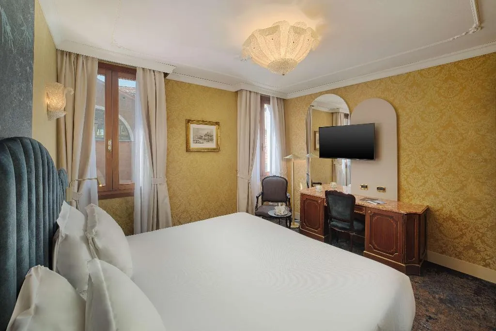 DOUBLE SUPERIOR Room, NH Venezia Santa Lucia, Venice