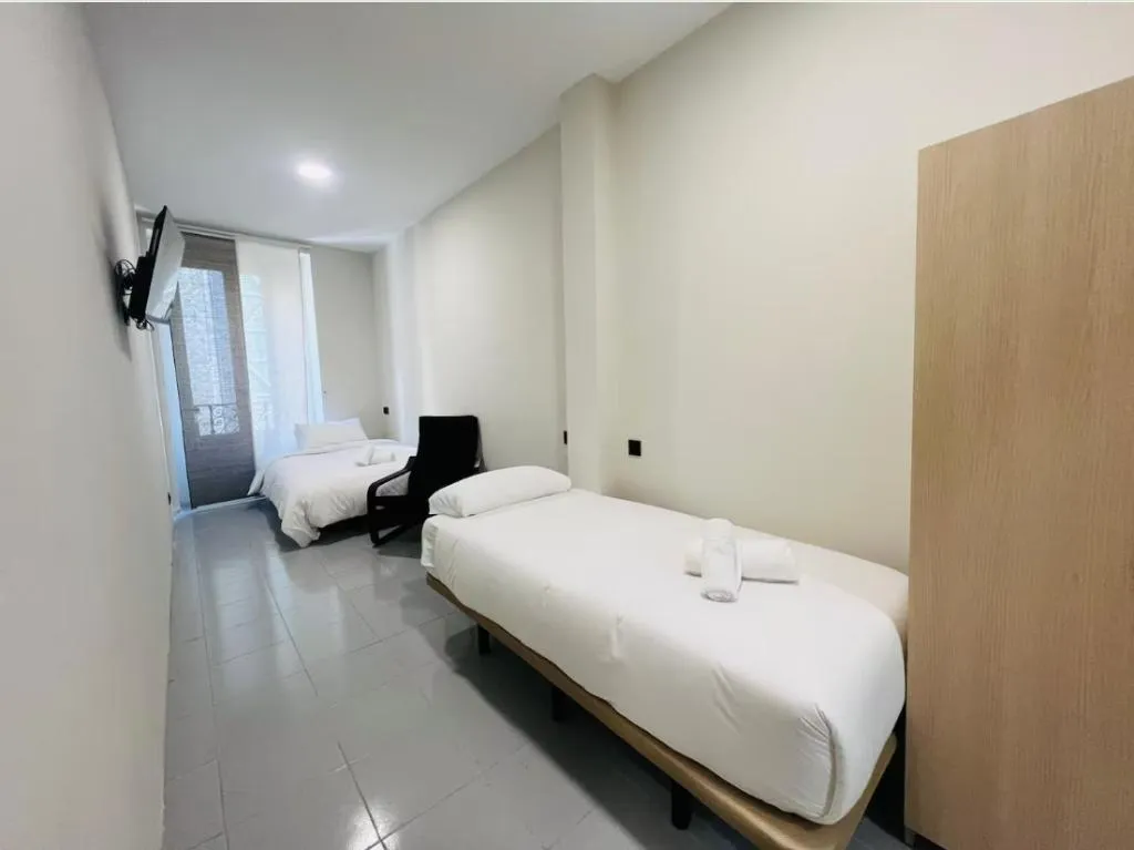 TRIPLE STANDARD Room, Montera Center Madrid, Madrid