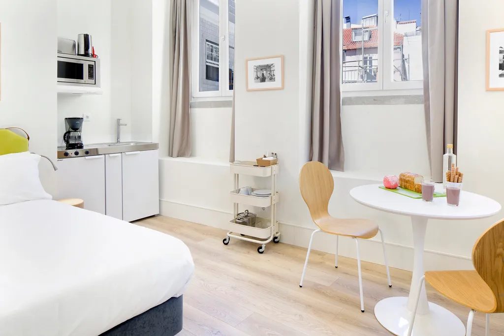 STUDIO SUPERIOR Room, Lisbon Serviced Apartments - Ascensor da Bica, Lisbon