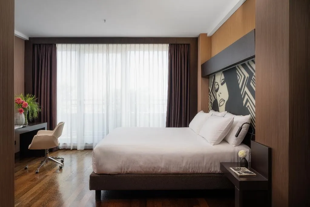 DOUBLE PREMIUM KING BED Room, Crowne Plaza Milan City, Milan