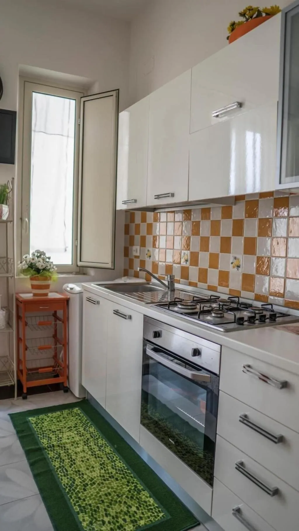 Room, Sikelia, Catania
