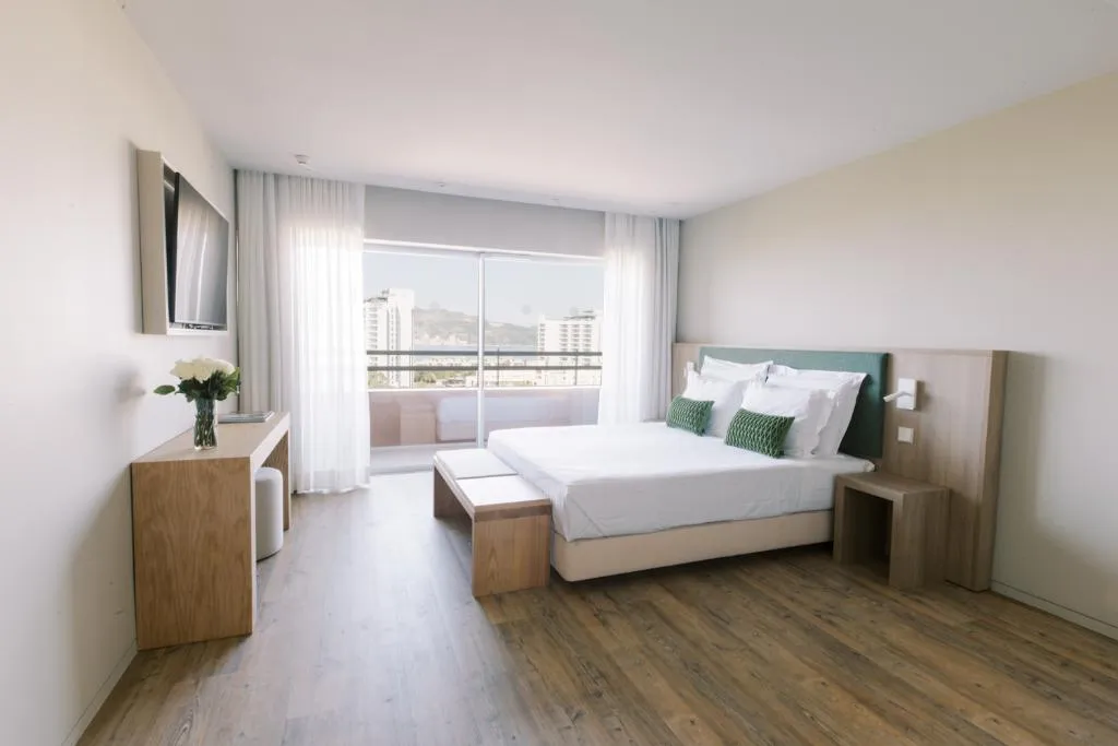 APARTMENT OCEAN VIEW TWO BEDROOMS Room, The Pearl Troia, Lisbon