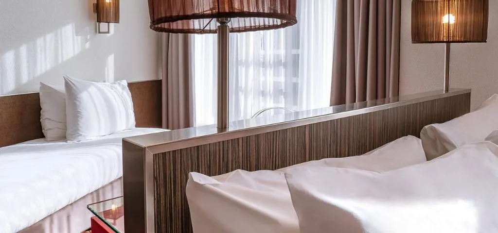 TRIPLE CITY VIEW Room, WestCord City Centre Hotel Amsterdam, Amsterdam