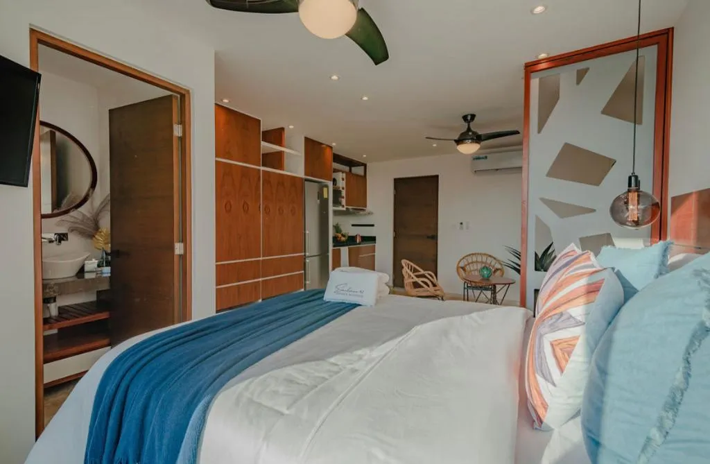 APARTMENT SUPERIOR WITH BALCONY Room, Emiliano 42 Condos Boutique, Playa Del Carmen