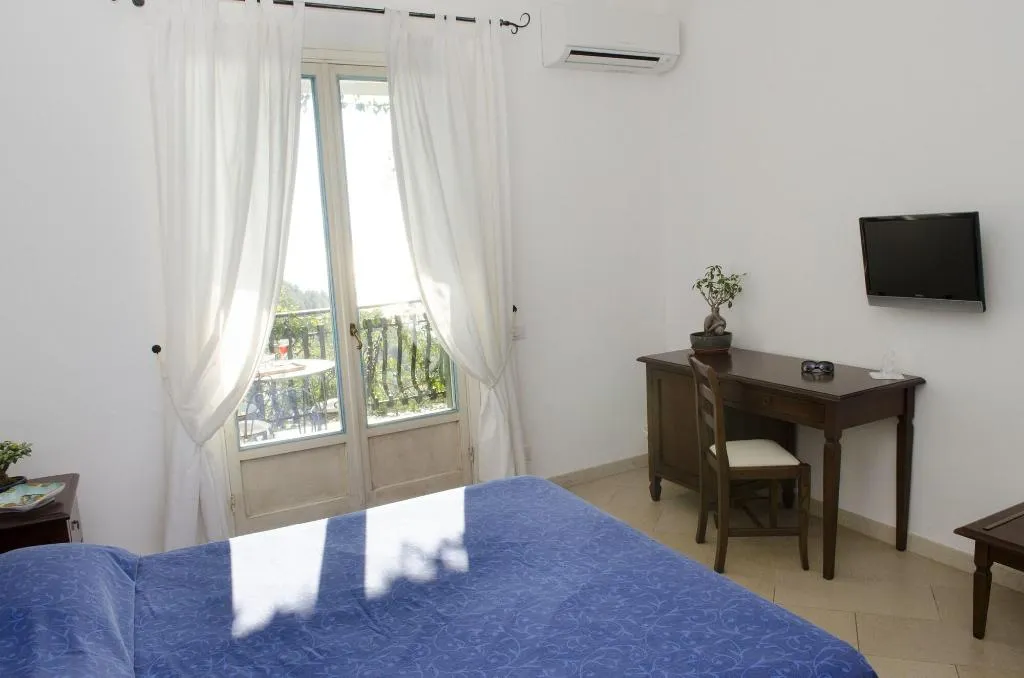 Room, Il Pertuso, Naples