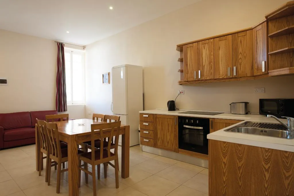 APARTMENT THREE BEDROOMS Room, Sprachcaffe International Aparthotel Pembroke, Malta