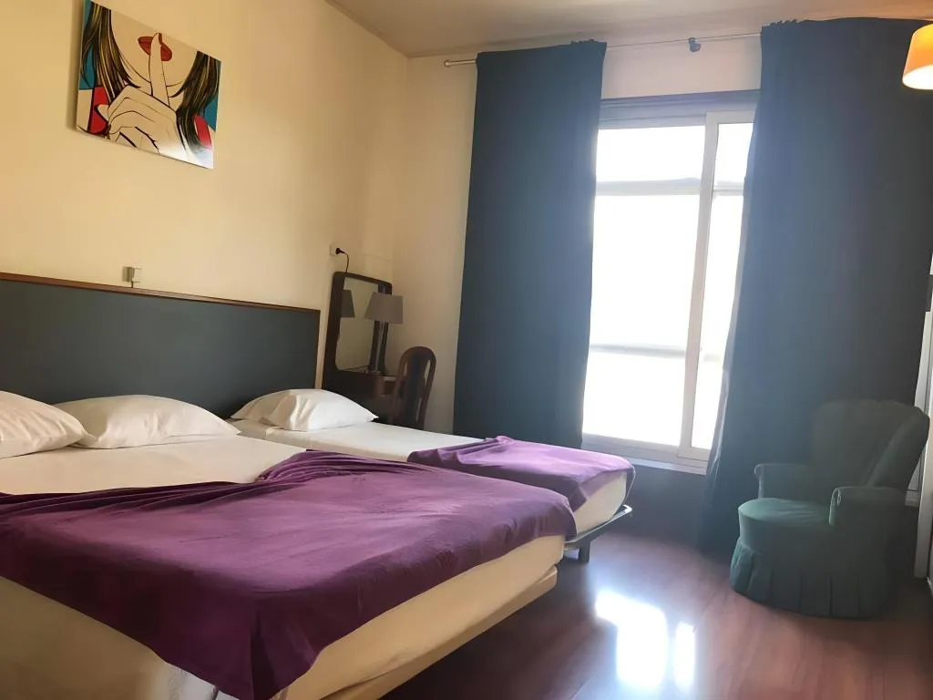 Room, Girassol, Porto