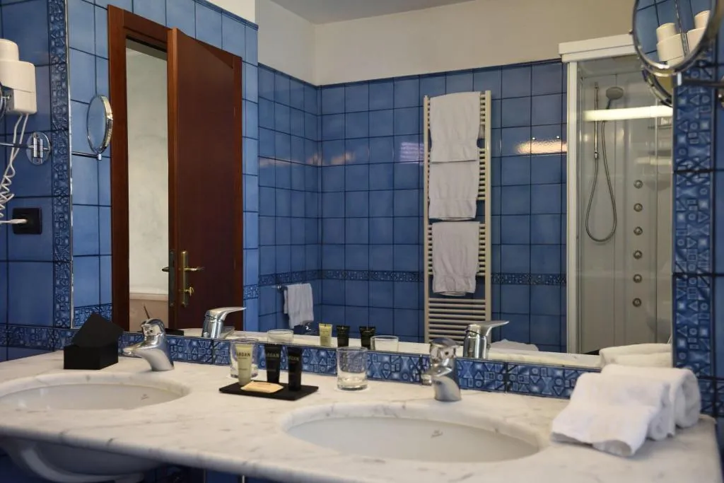 DOUBLE SINGLE USE KING SIZE BED Room, Hotel Raffaello, Milan