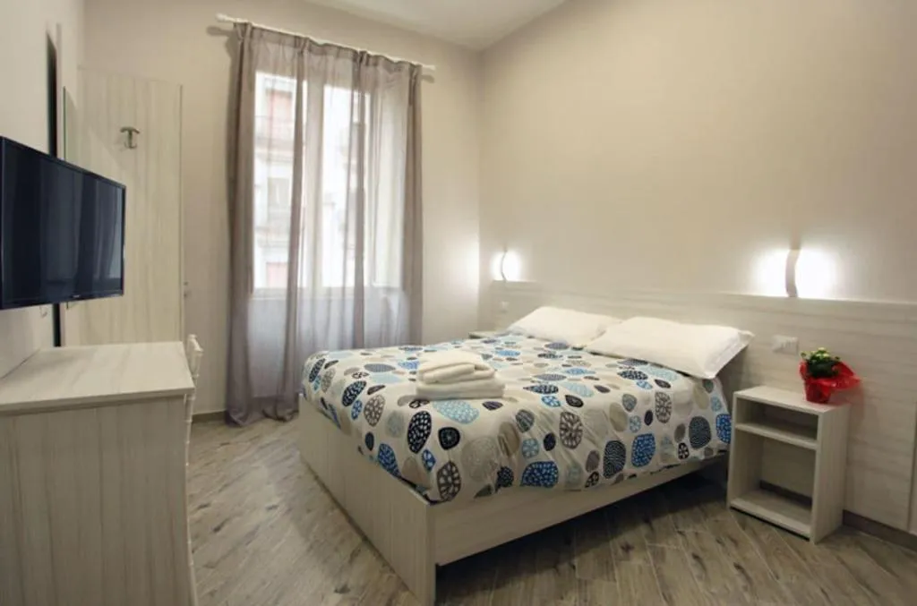 Room, B B Alla Ferrovia, Naples