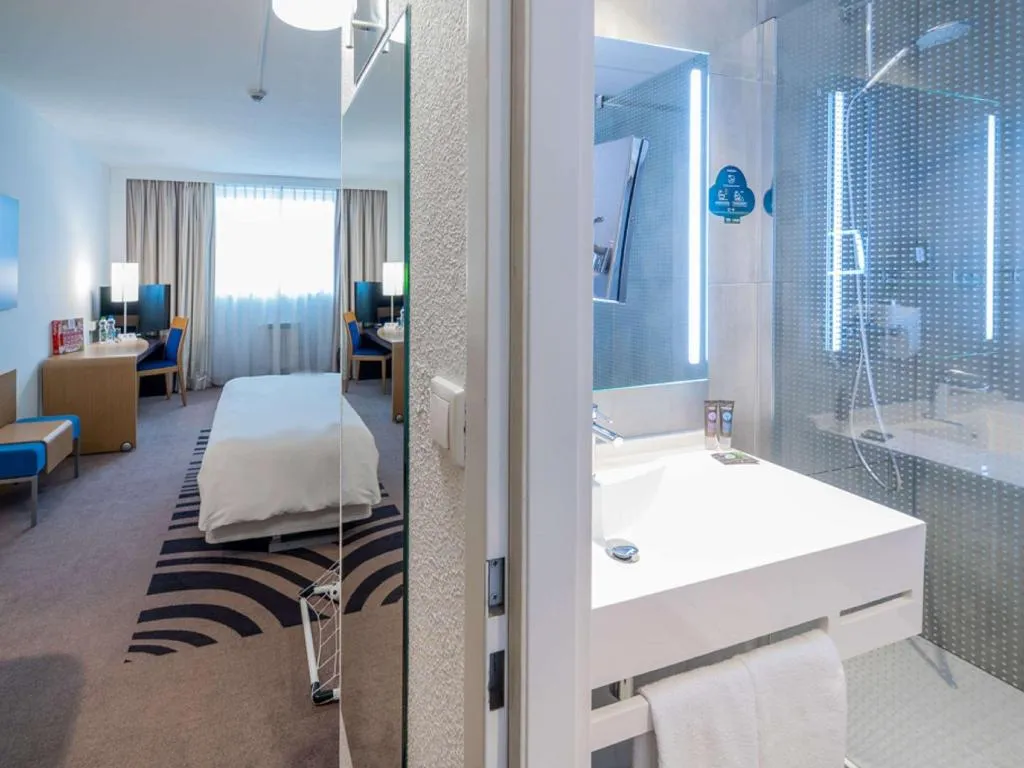 DOUBLE SUPERIOR Room, Novotel Krakow City West, Krakow