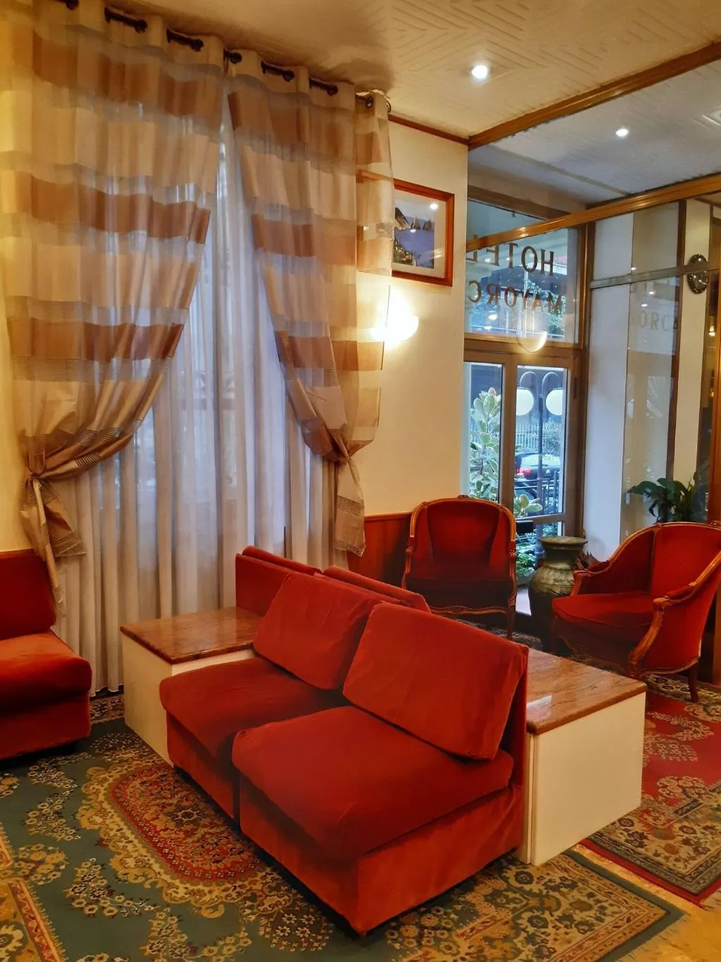 Lobby, Mayorca, Milan